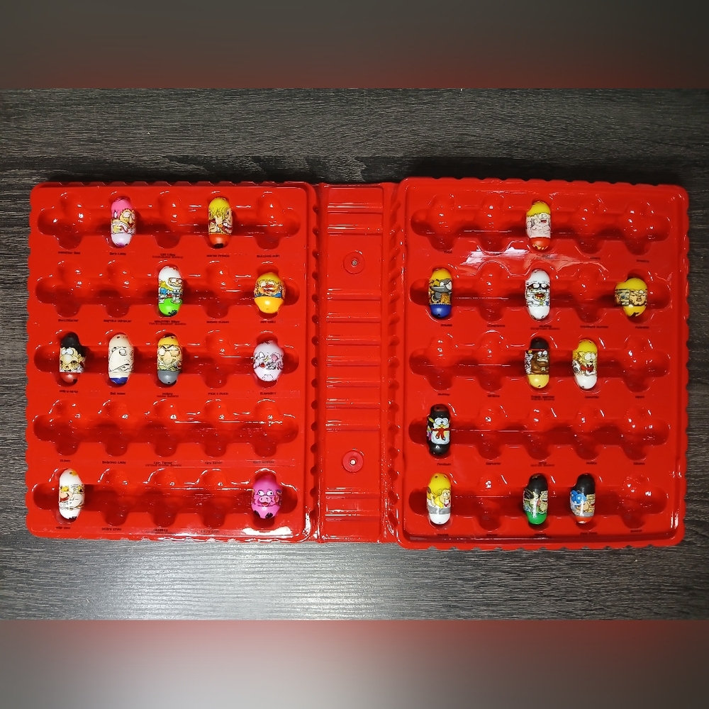 2010 Mighty Beanz Series 2 with 43 Beanz in Red Collector Cases - Picture 2 of 8